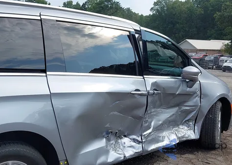 2021 Chrysler Pacifica Touring L z USA, uszkodzony, nr VIN 2C4RC1BG5MR552782